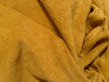 #D217 Okrový manšestr - velmi pružný a měkký /97% bavlna, 3% elastan/